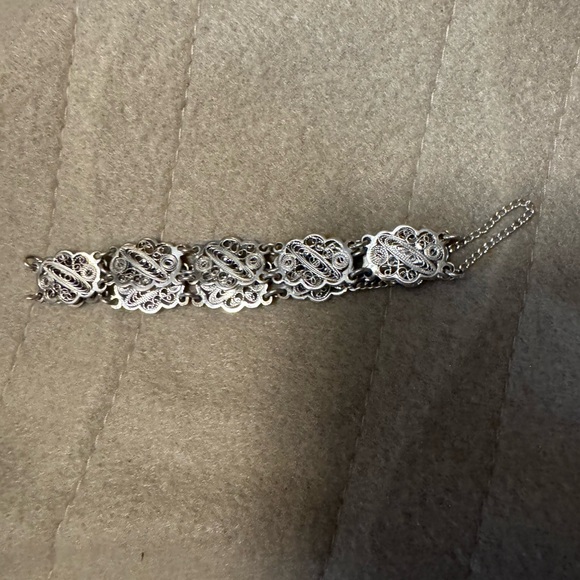 Antique sterling silver filigree bracelet with safety chain - Picture 7 of 8